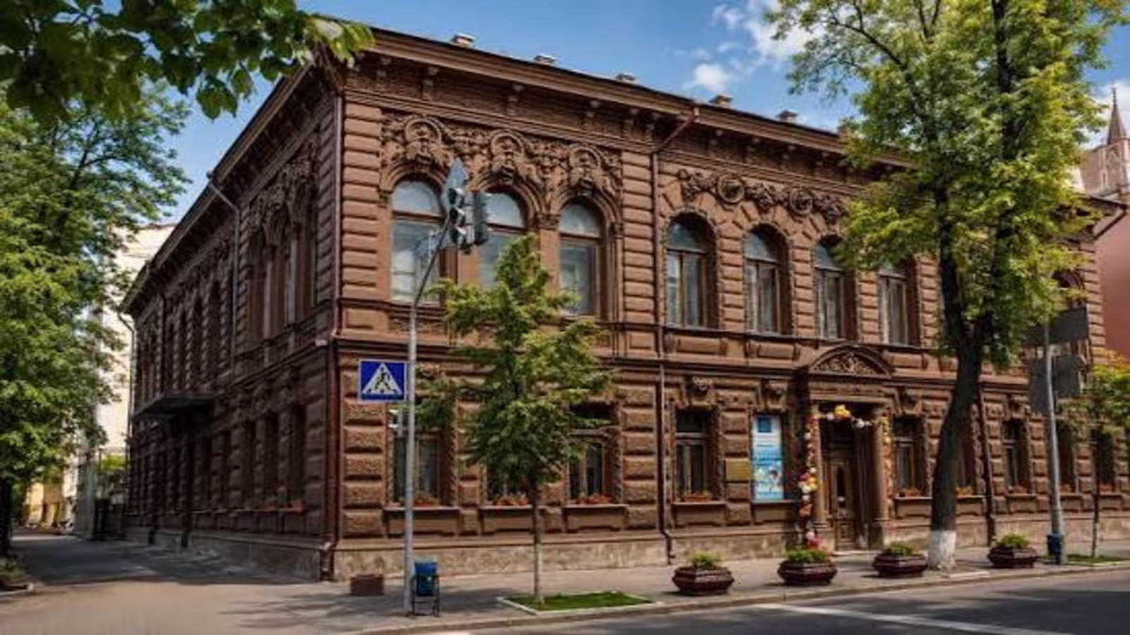 Шоколадний будинок. Особняк-палаццо 1901 року з автентичними парадними залами і постійною виставкою Івана Марчука — фото 5