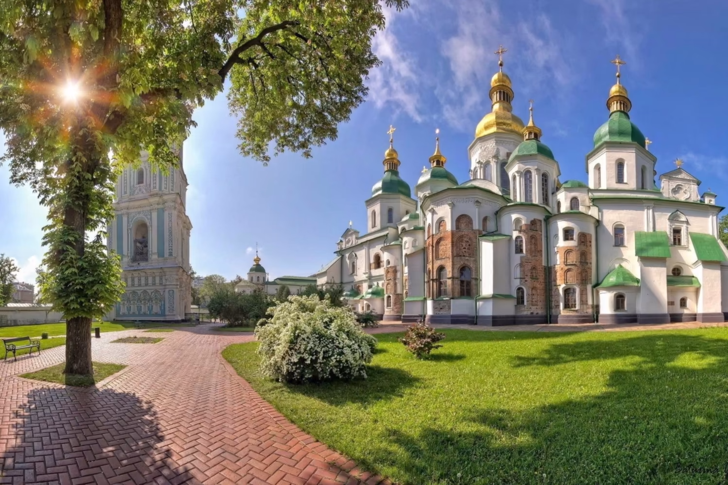 Національний заповідник «Софія Київська». Перша пам'ятка ЮНЕСКО в Україні — Софійський собор XI століття з мозаїкою «Оранта»